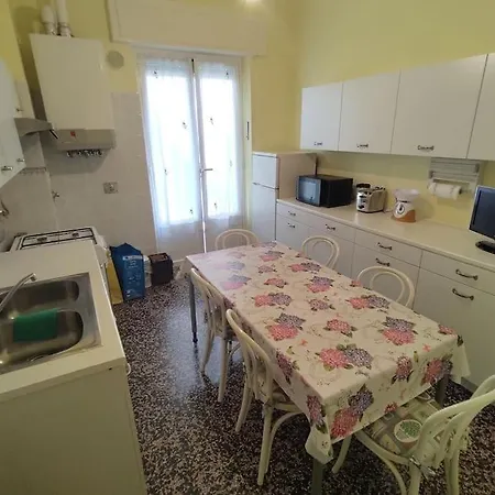 L'appartamento Giallo Con Garage Auto Appartement