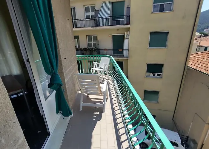 L'appartamento Giallo Con Garage Auto Appartement