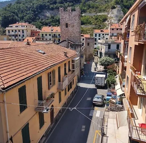 L'appartamento Giallo Con Garage Auto * Noli