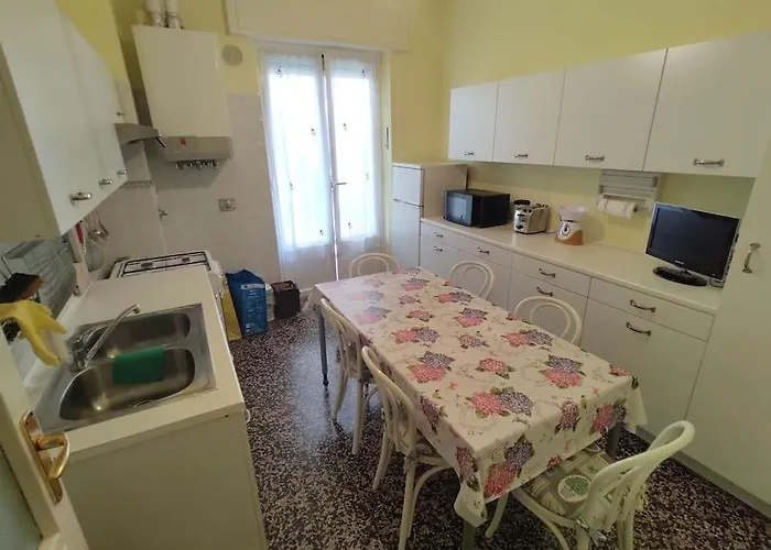 L'appartamento Giallo Con Garage Auto Διαμέρισμα